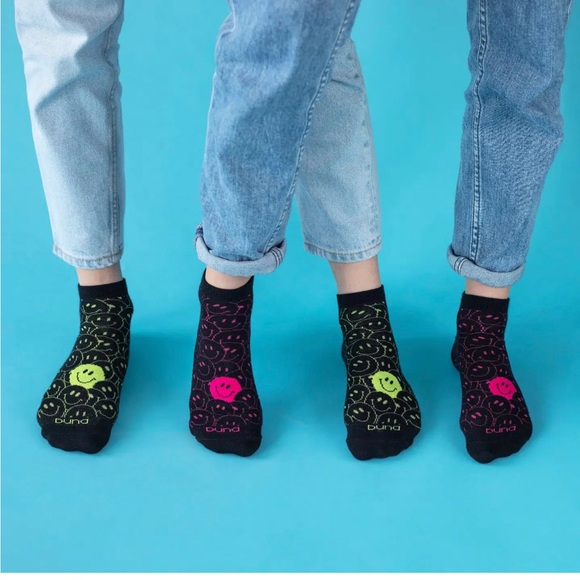 2 pairs of teens socks - Picture 1 of 8